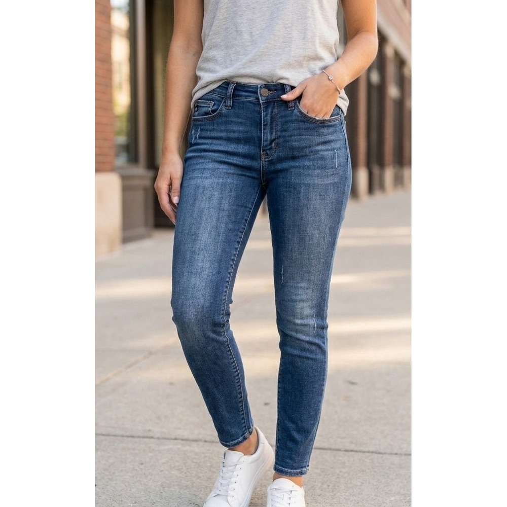 Judy Blue Los Angeles Slim Fit Dark Wash Denim Jeans Womens Size 3/26 Distressed